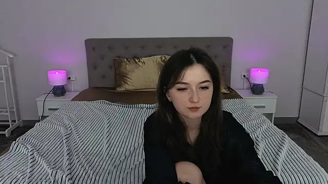 Snapshot of CyrenaLuxe chatting on 04-15-26, 05:31 CyrenaLuxe online show from 04-15-26, 05:31