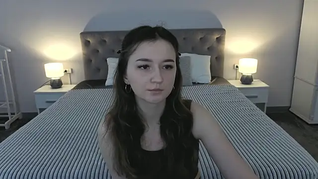 Snapshot of CyrenaLuxe chatting on 04-24-26, 06:05 CyrenaLuxe online show from 04-24-26, 06:05