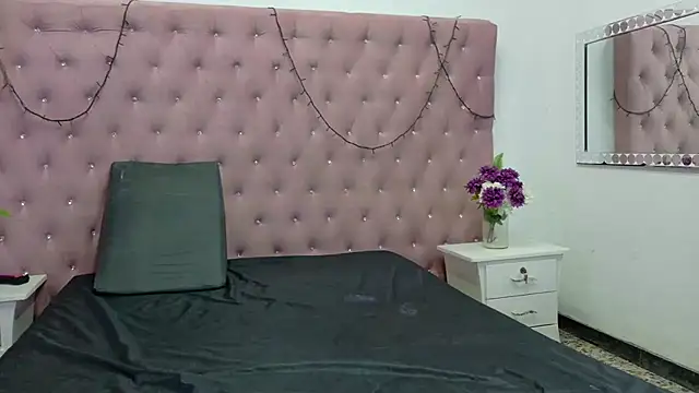 ValentinaFranco1 online show from 12-22-25, 08:17