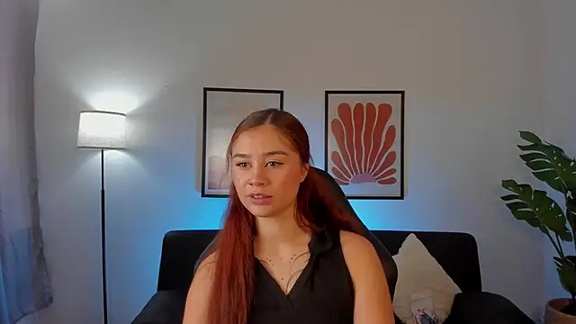 Amelia Saenz  online show from 06-12-26, 07:46