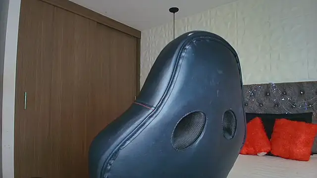 Snapshot of alisson-dl chatting on 01-13-26, 05:51 alisson-dl online show from 01-13-26, 05:51