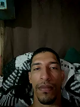 Snapshot of rocchw chatting on 12-14-25, 02:00 rocchw online show from 12-14-25, 02:00