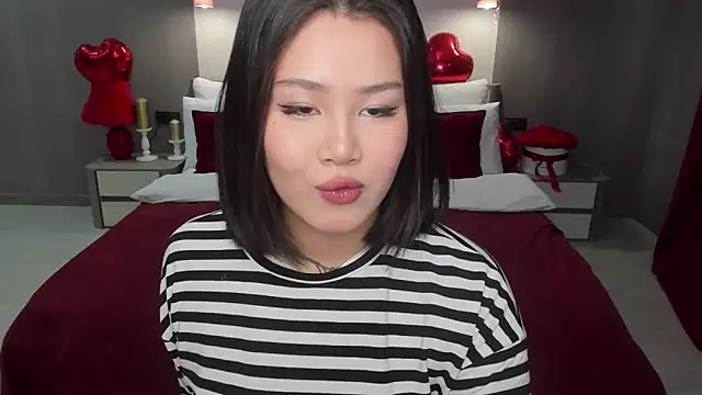 Brunette Charm online show from 02-25-26, 10:58