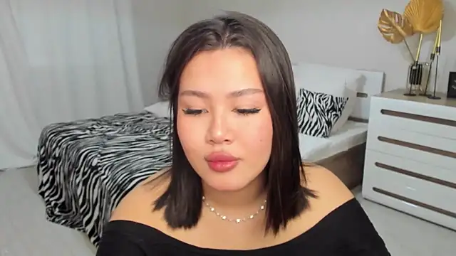 Brunette Charm online show from 04-10-26, 11:15