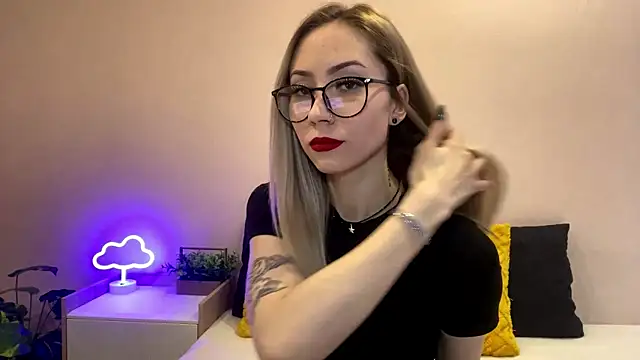 sun under skyy online show from 12-19-25, 09:27