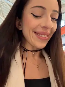 YeaLina online show from 12-16-25, 10:09