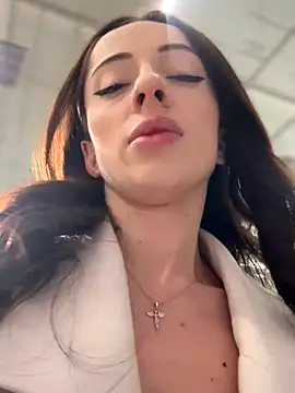 YeaLina online show from 12-21-25, 10:22