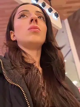 YeaLina online show from 12-23-25, 10:13