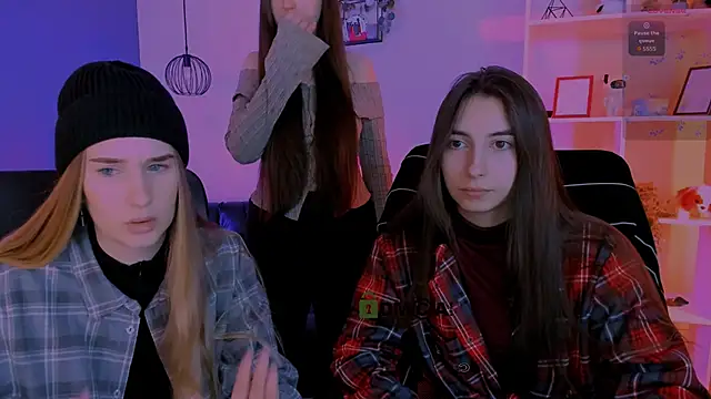 mila firee online show from 04-22-26, 08:50