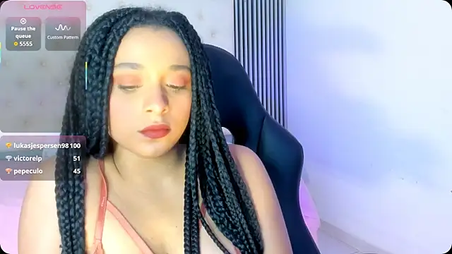 khiara    online show from 12-20-25, 09:22