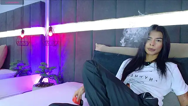 luna blannco online show from 12-19-25, 11:06