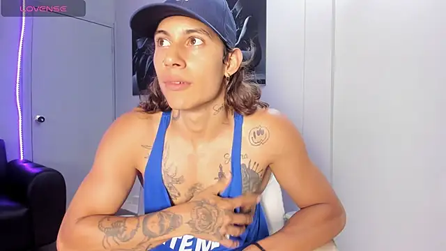 Snapshot of Jese_23 chatting on 12-18-25, 07:20 Jese 23 online show from 12-18-25, 07:20