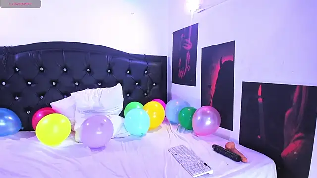 SweetVenomX online show from 12-23-25, 05:49