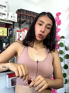 lunaluxury22 online show from 01-18-26, 03:05