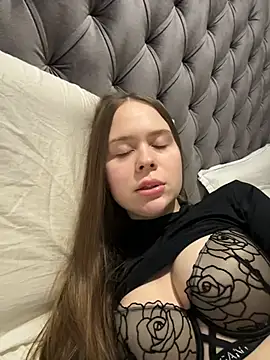 Nicole Loving online show from 12-20-25, 09:33