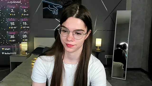 Snapshot of miss__evelyne chatting on 12-22-25, 01:35 miss evelyne online show from 12-22-25, 01:35