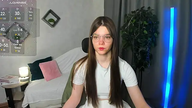 Snapshot of miss__evelyne chatting on 12-23-25, 01:36 miss evelyne online show from 12-23-25, 01:36