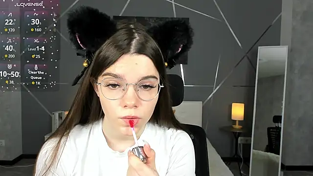 Snapshot of miss__evelyne chatting on 01-06-26, 01:20 miss evelyne online show from 01-06-26, 01:20