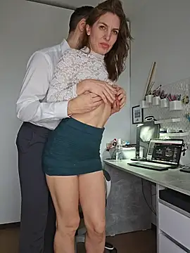 Lovebackground online show from 12-16-25, 10:09