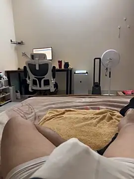 Snapshot of battman4488 chatting on 12-18-25, 02:45 battman4488 online show from 12-18-25, 02:45