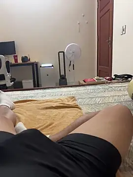 Snapshot of battman4488 chatting on 12-22-25, 03:42 battman4488 online show from 12-22-25, 03:42