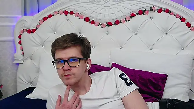 NickJohnas online show from 04-12-26, 06:35