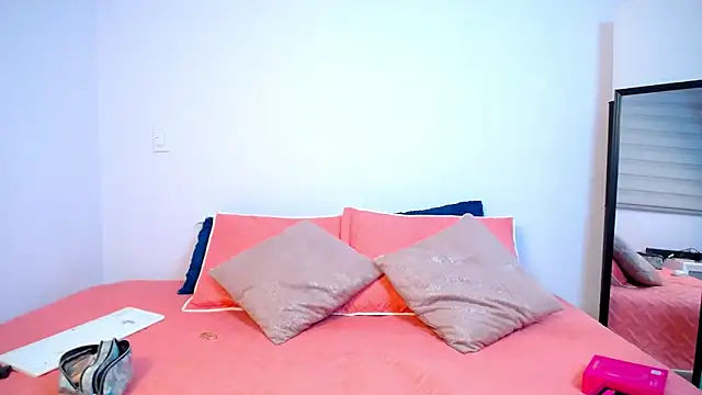 Snapshot of Parislennon chatting on 01-17-26, 12:59 Parislennon online show from 01-17-26, 12:59