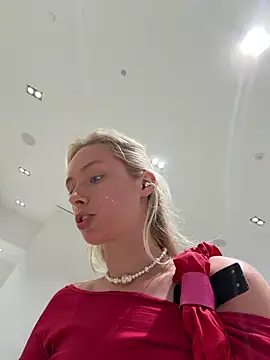 Snapshot of SunnyShiney chatting on 04-01-26, 01:34 SunnyShiney online show from 04-01-26, 01:34