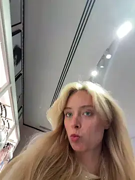 Snapshot of SunnyShiney chatting on 04-03-26, 02:04 SunnyShiney online show from 04-03-26, 02:04