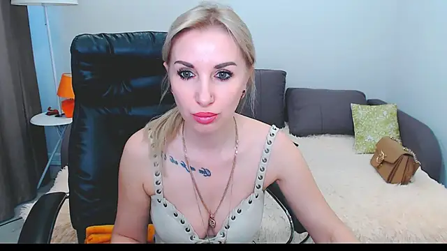 Hanna--Sweet online show from 05-10-26, 10:31