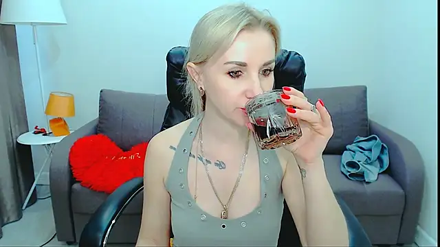 Hanna--Sweet online show from 05-15-26, 10:55