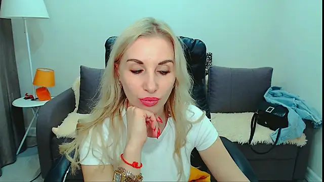 Hanna--Sweet online show from 05-16-26, 02:27