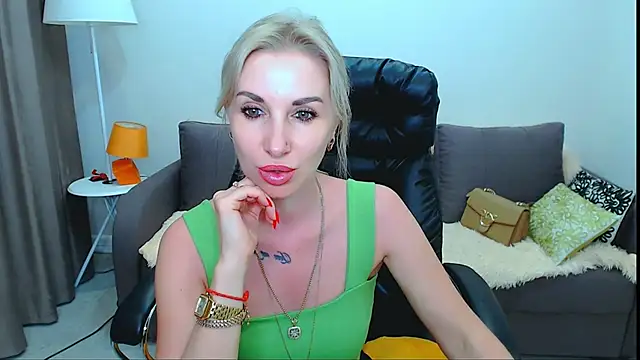 Hanna--Sweet online show from 05-21-26, 04:03