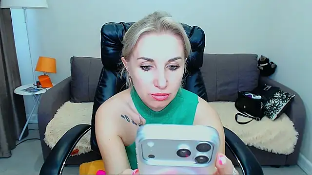 Hanna--Sweet online show from 06-16-26, 10:51