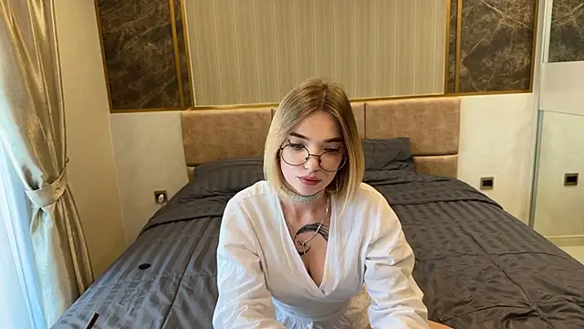 Mary Harriss online show from 12-18-25, 01:33