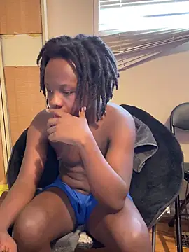 YourLittleBoyfriend online show from 12-13-25, 07:53