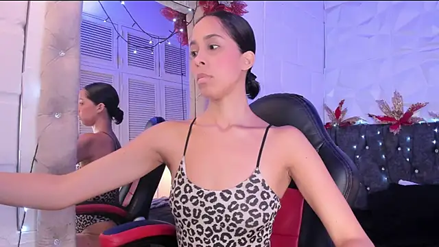 Snapshot of Perla_dl chatting on 12-22-25, 10:29 Perla dl online show from 12-22-25, 10:29