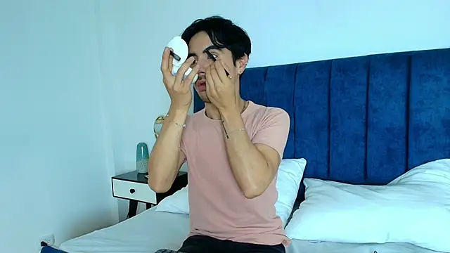 Ethan Briggs online show from 12-20-25, 03:35