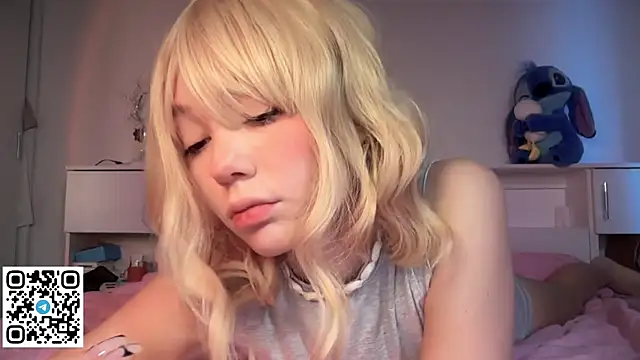 Snapshot of Mayal1na chatting on 12-18-25, 05:02 Mayal1na online show from 12-18-25, 05:02