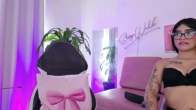 Emmy And Luna online show from 04-16-26, 12:17