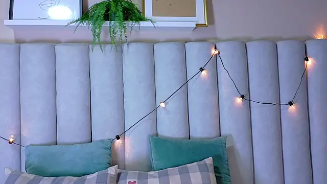 Miia Anderson online show from 04-08-26, 12:49