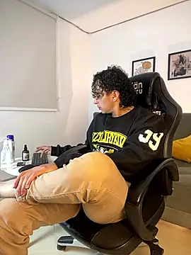 Snapshot of Jay_Taylor chatting on 01-11-26, 10:37 Jay Taylor online show from 01-11-26, 10:37