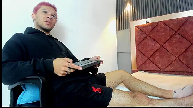 Snapshot of TAYSON_SCOTT chatting on 12-22-25, 12:13 TAYSON SCOTT online show from 12-22-25, 12:13