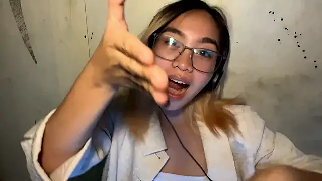 LenoraFrailey online show from 12-22-25, 05:48