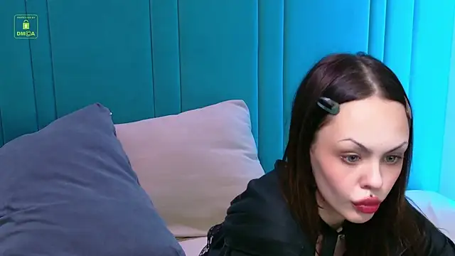 MonicaHoffman online show from 12-17-25, 03:40