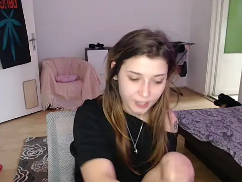 Snapshot of AlienforTwenty chatting on 12-23-25, 10:13 AlienforTwenty online show from 12-23-25, 10:13