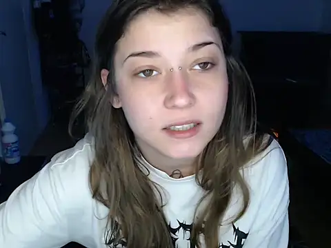 Snapshot of AlienforTwenty chatting on 01-06-26, 10:41 AlienforTwenty online show from 01-06-26, 10:41