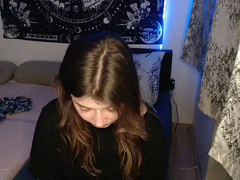 Snapshot of AlienforTwenty chatting on 01-13-26, 11:32 AlienforTwenty online show from 01-13-26, 11:32