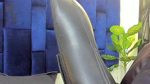 Dustyn Michelle1 online show from 05-20-26, 06:36