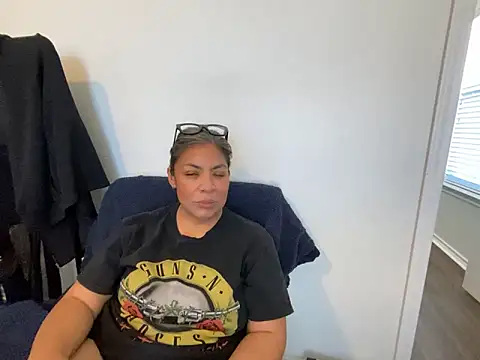 Snapshot of BettyWhispers chatting on 01-18-26, 06:01 BettyWhispers online show from 01-18-26, 06:01